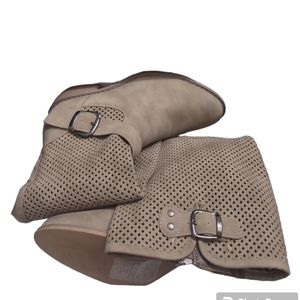 Pierre Dumas Boots Size 6 NWB